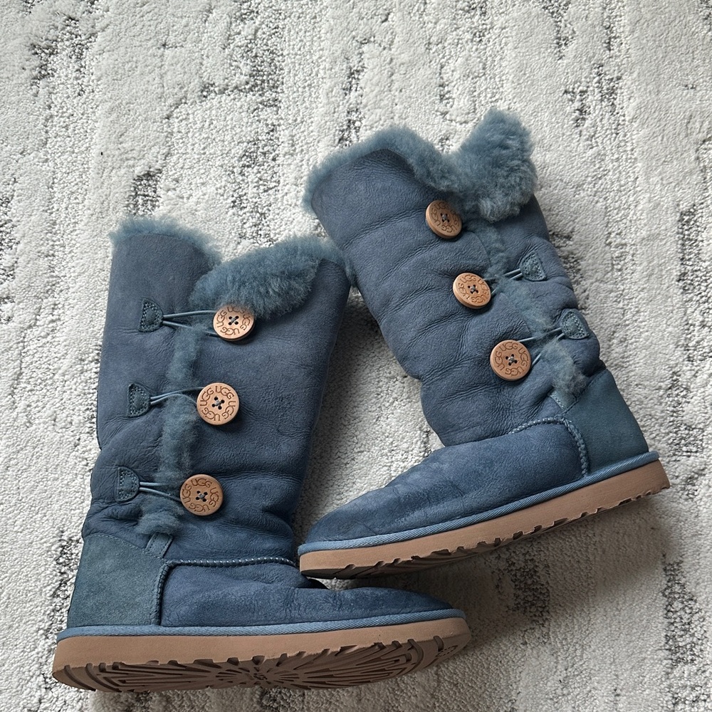 Ugg Australia tall blue button Uggs size 8